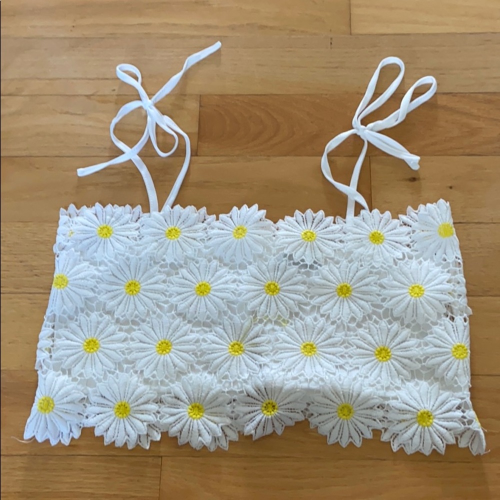 White flower cropped top